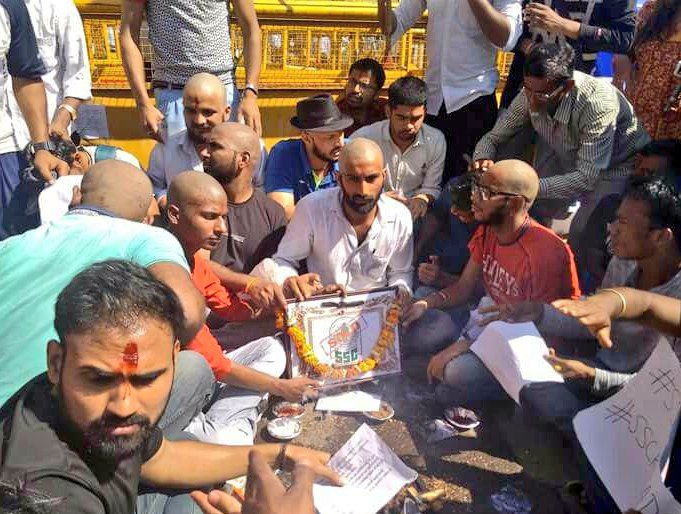 AnupamConnects's tweet photo. Sunday is the 13th day of students protest outside SSC office. Sadly, SSC is DEAD and is no more the institution it was envisaged or supposed to be.

So students at CGO complex will be mourning the tragic death of SSC &amp; observe it's terahvi (तेरहवीं), the 13th day!

#SSCki13vi https://t.co/eYxgb3u4fB