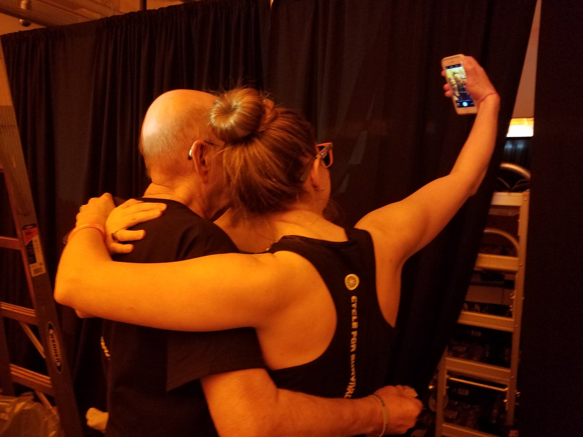 jessijulie's tweet photo. Sister shoulder selfies @kimroots team #haulbuns #CycleforSurvival https://t.co/5fnqBKeIkI