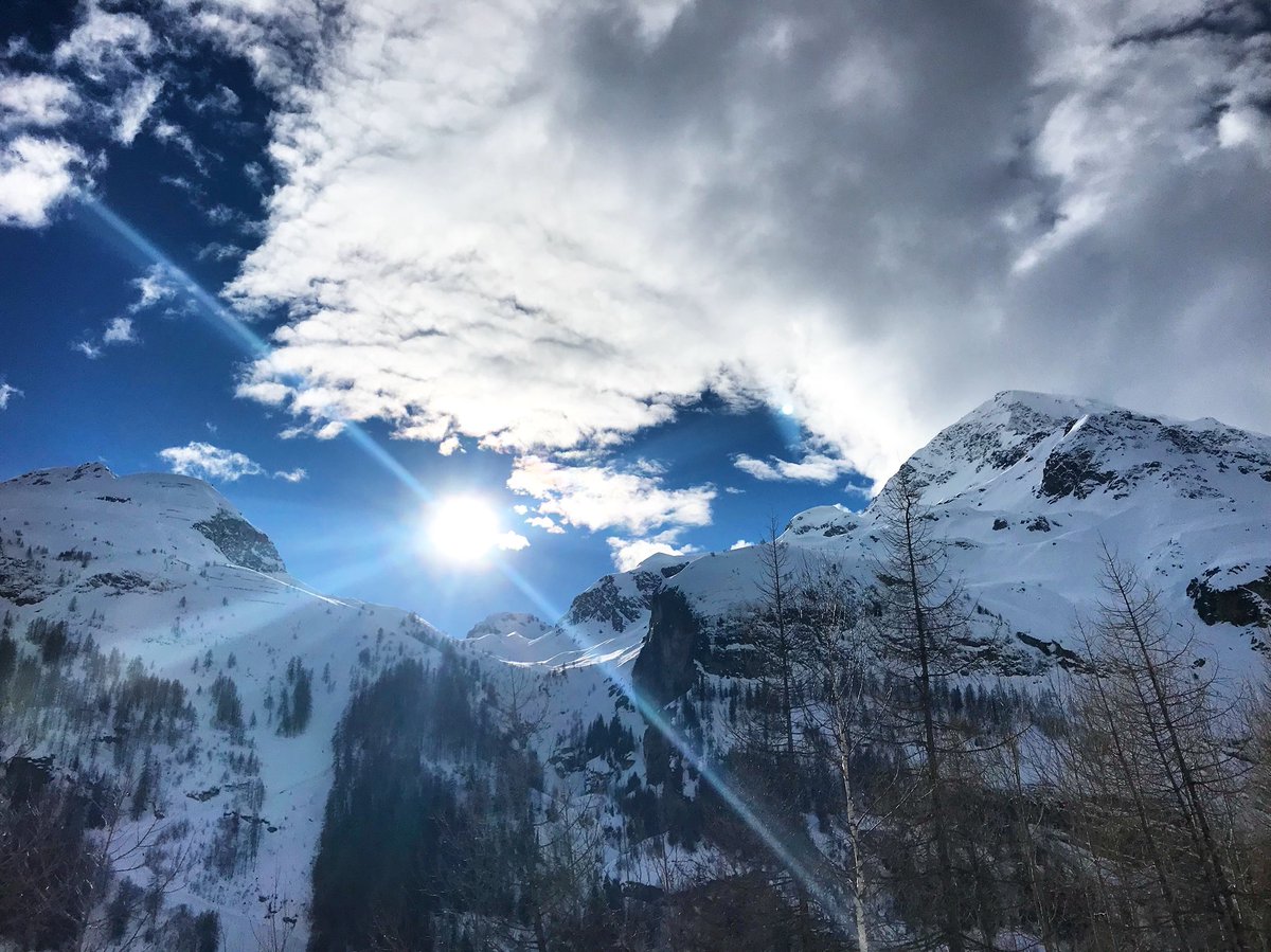 squashfalconer's tweet photo. Back in Tignes!!
This place 💕
@TignesOfficiel #behappybeopen https://t.co/UwBDVC9XvW