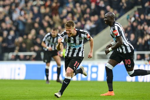 ChronicleNUFC's tweet photo. So..

- NUFC win ✔
- West Ham lose ✔
- Sunderland lose 😂
- Brighton lose 👍
- Alan Pardew's West Brom lose 👊
- Points shared for Swansea &amp; Huddersfield 😏

HAPPY SATURDAY EVERYONE 🍻 https://t.co/QO210VZbmO