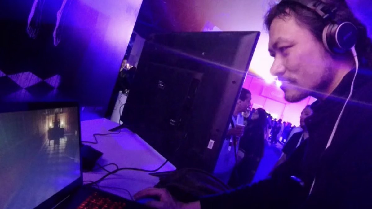dotd_game's tweet photo. 五十嵐孝司さん🦇trying Dreams of the Dead @GamersConSA #جيمرزكون https://t.co/cQHgxLESAP