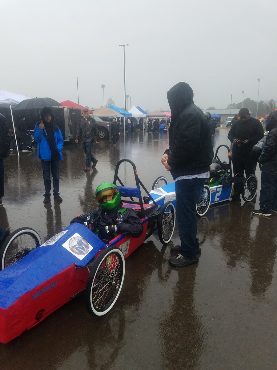 MvmsGreenPower's tweet image. First race at Jemison high school rain or shine. @MeridianvilleMS