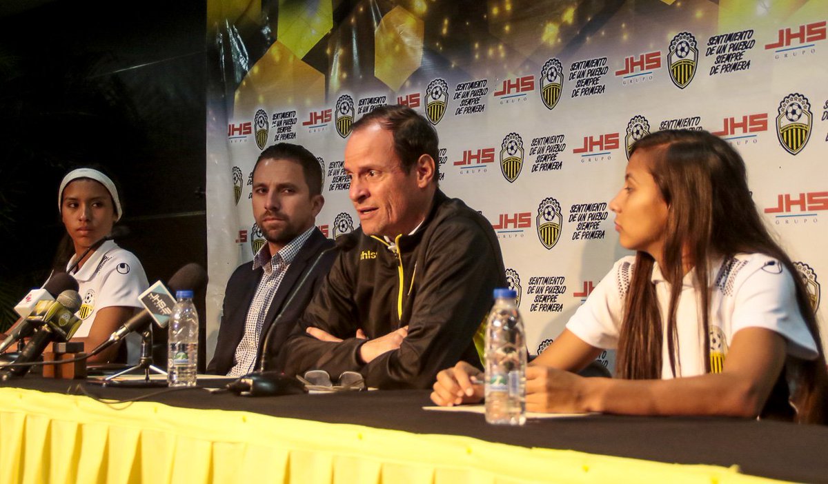 DvoTachira's tweet photo. #FemeninoDTFC | 🔝 Nuestro plantel profesional fue presentado a los medios de comunicación. ¡Vamos por la conquista de la #SuperligaFem ! 💪⚽️ https://t.co/1OIV2oHFP0