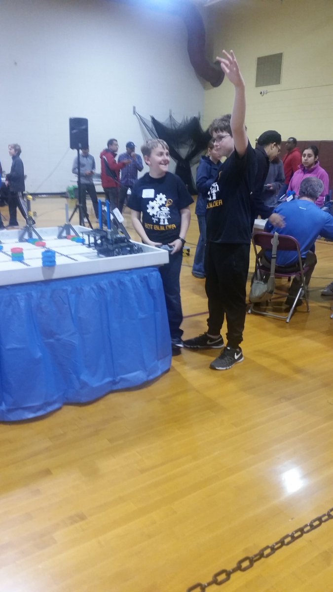 JRS_AUTO_TRUCK's tweet photo. Corriher Lipe Team A ....Vex Robitic Competition....#botbuilders https://t.co/YI0SjrZzkE
