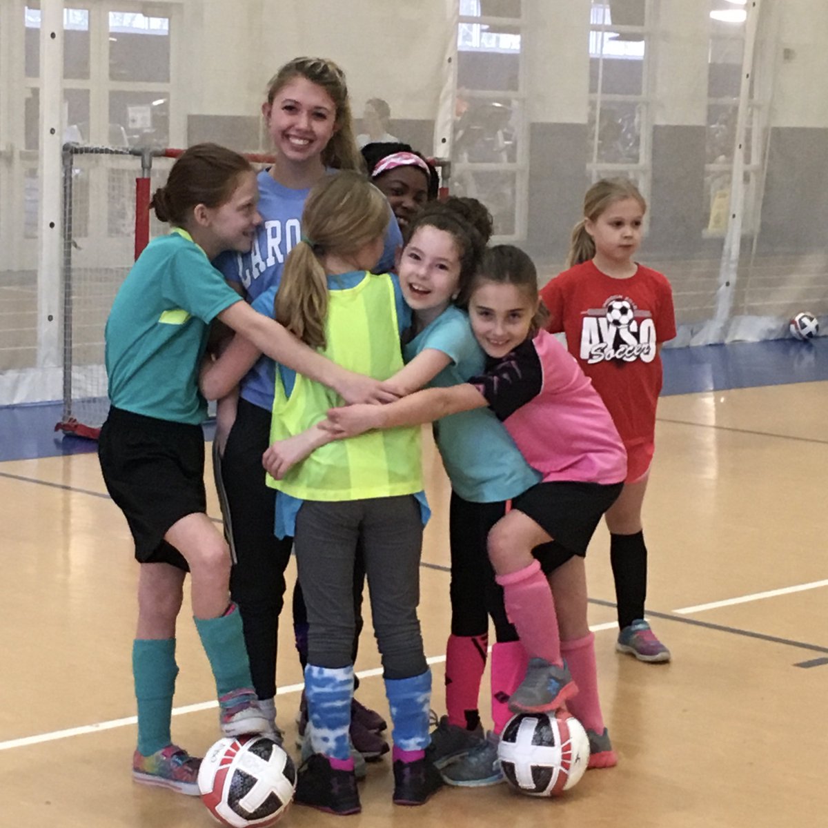 ayso1026's tweet photo. U10 AYSO purple dragons take time out of practice for team hug of coach Blair 💜⚽️ https://t.co/koQKml4Ctw