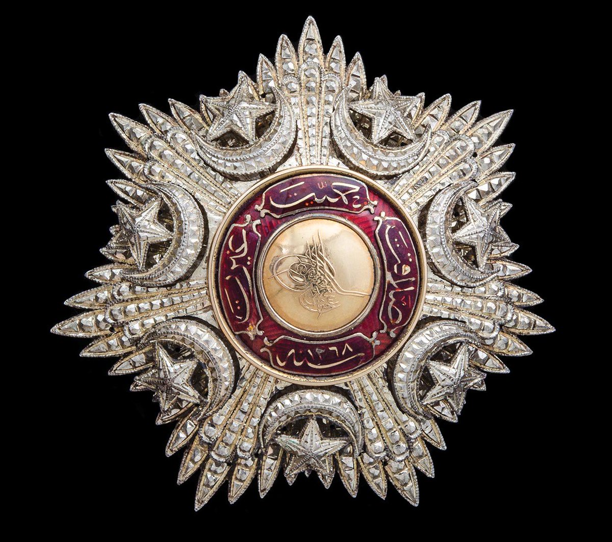 Oldiyince oldurana şükürler olsun.Bir devletki  Allah'ın  varlığını  bilmiş sultanların  sultanını  görmeden  tabi  olmuş onun yolunu secmis Kuran in hukmune uymus Bircagi  kapatmış bir diğerini açmış tarihi zaferlerle dolu ya rappi.Du devleti devlet yapan sensin ayakta tutanda.