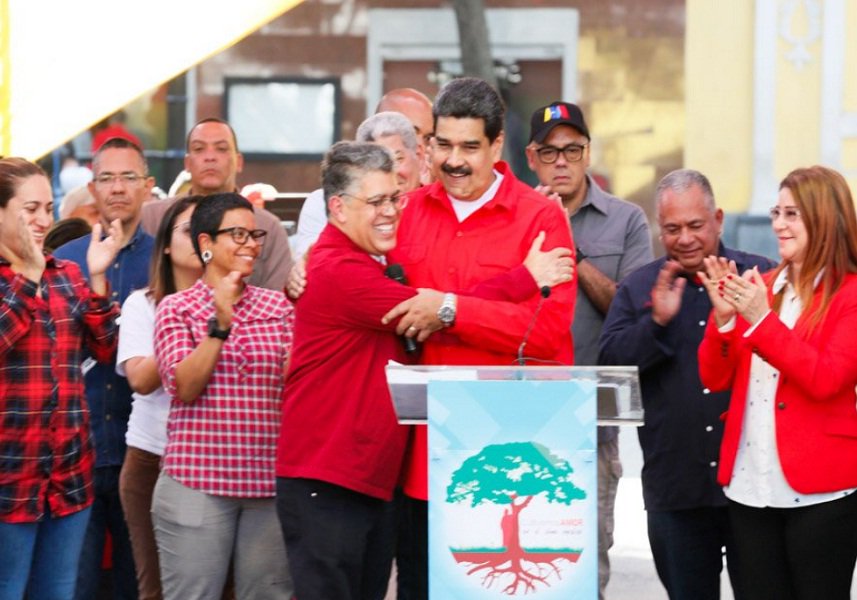 SomosAPCNE09's tweet photo. Presidente Maduro: A Venezuela tenemos que defenderla con orgullo https://t.co/kNSSAQUuoa https://t.co/yS9HtEX4jQ