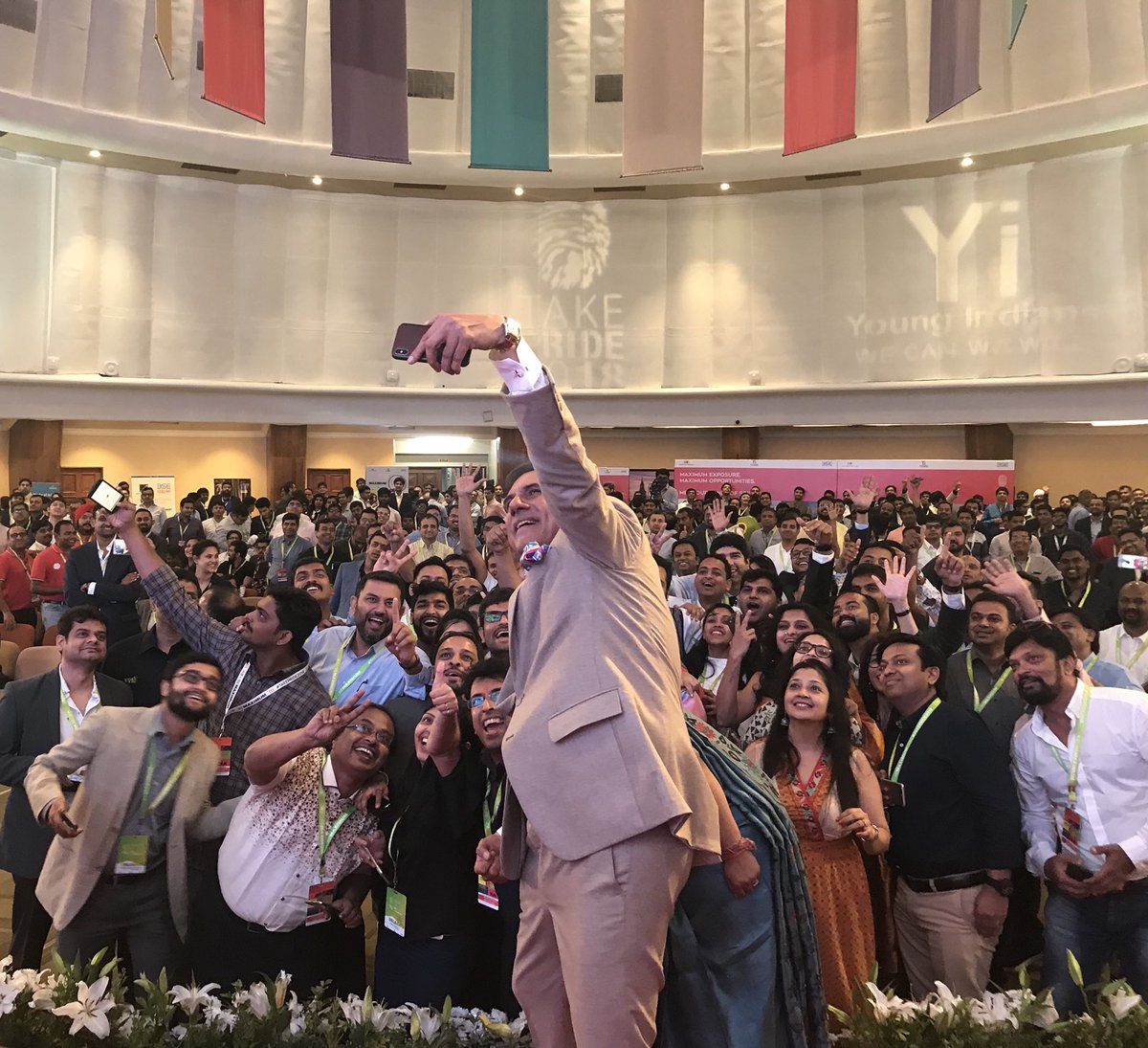 bomanirani's tweet photo. One hell of a crowd at the #TakePride2018 event at the #BombayStockExchange today. Thank you #YoungIndians for your active participation and interaction during my session.
.
#TakePride #Event #BeMaximum #Energy #Enthusiasm #Mumbai @YiTweets https://t.co/mtm0wMJs08