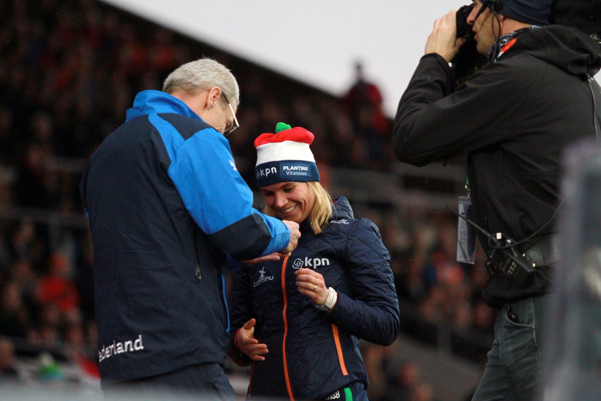 teamplantina's tweet photo. Afscheid @LindadeVries88 op het #WKallround. Bedankt Linda voor de prachtige jaren! #Plantina #ContinuNL #iSkate https://t.co/8g4N2SYW1e