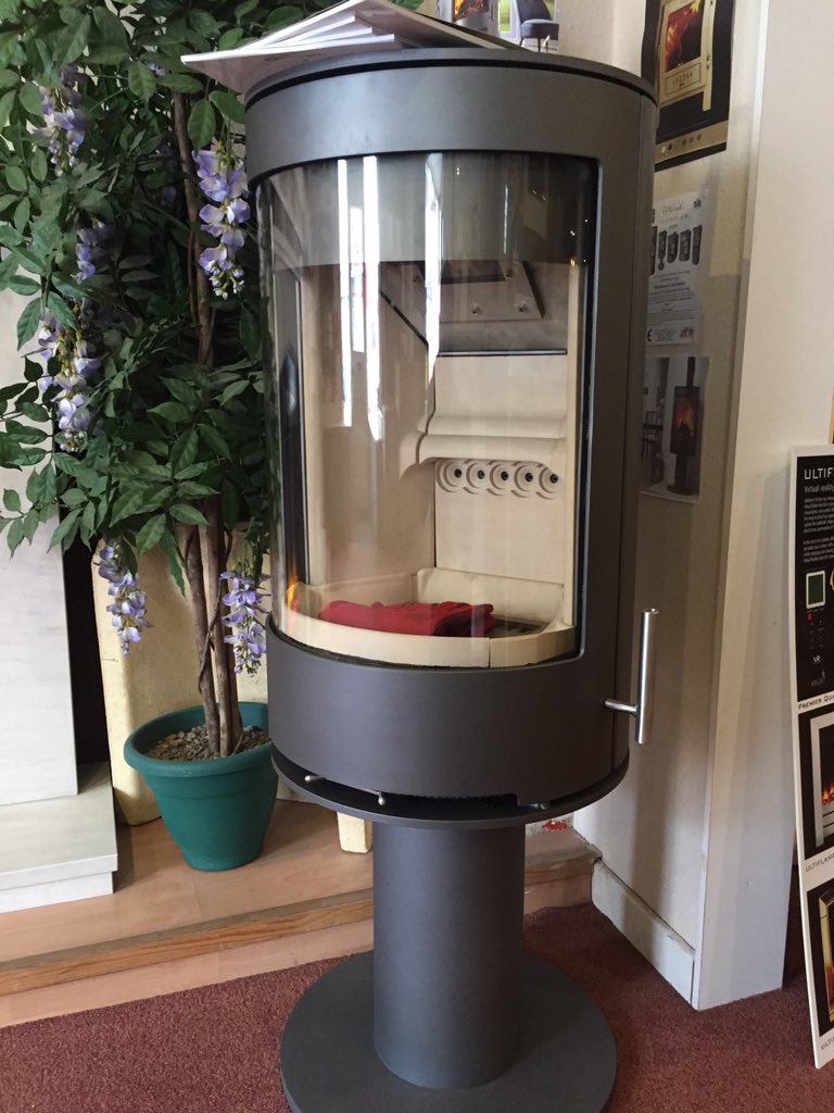 JasJackson_CJ's tweet photo. Plenty of ways to beat the cold. #purevisionstoves #firelinestoves #woodtecstoves @BainsFireplaces #coventry #Bristol #Paulton https://t.co/KvZIJHAXS3
