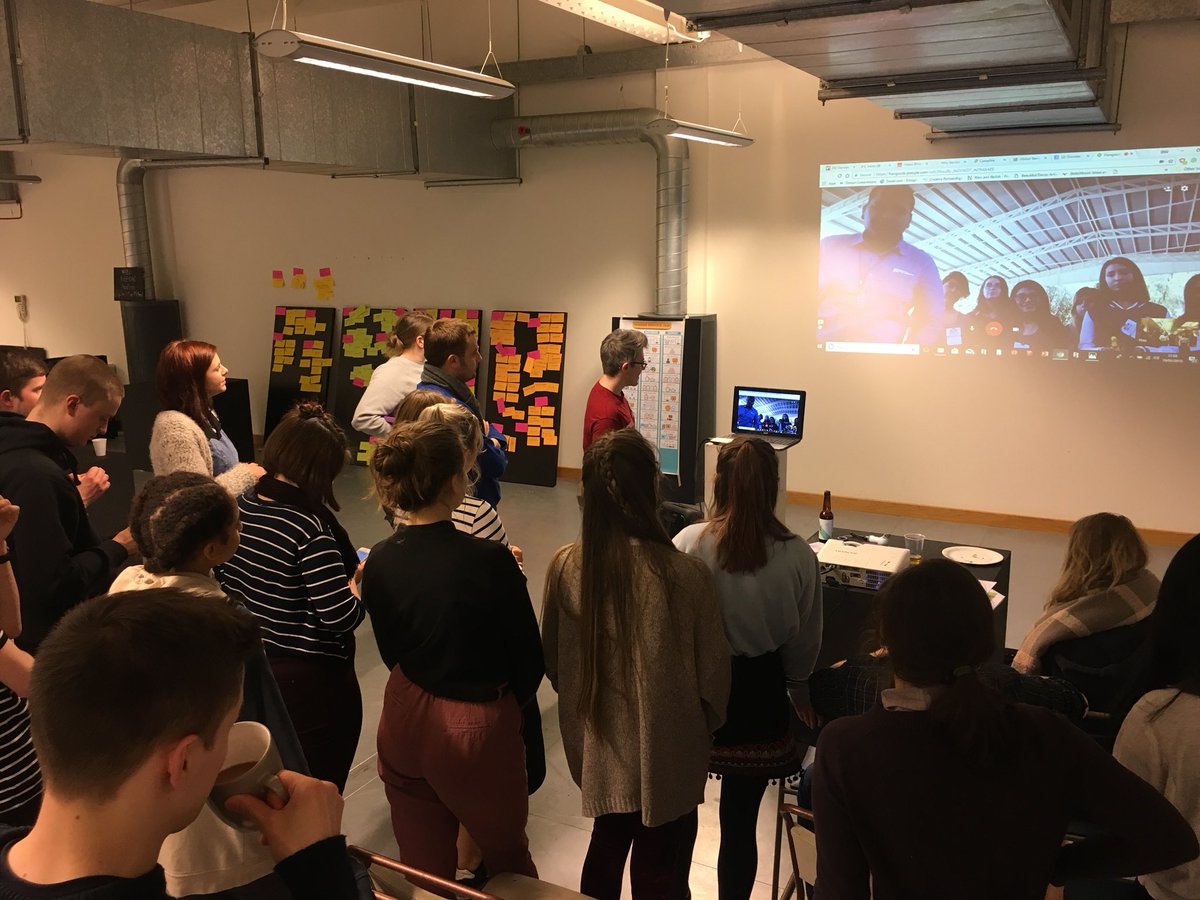 LinseyMcIntosh's tweet photo. Chatting with our #GSJam Twin Jam @GSJAGS - the only jam in Mexico. Sharing our top tips for hitting the streets to engage with people. #GSJDundee https://t.co/C1HhhrxULI