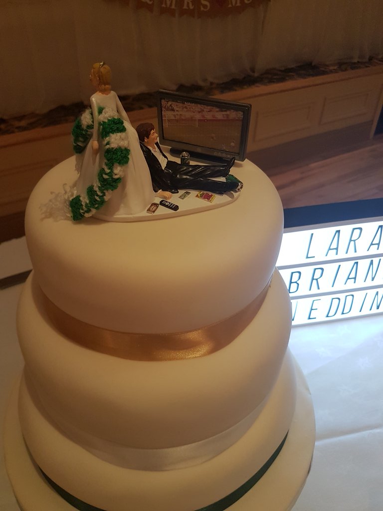murraybhoy88's tweet photo. Our @CelticFC inspired wedding cake topper.
 #Celtic https://t.co/vEMjUNqkDY