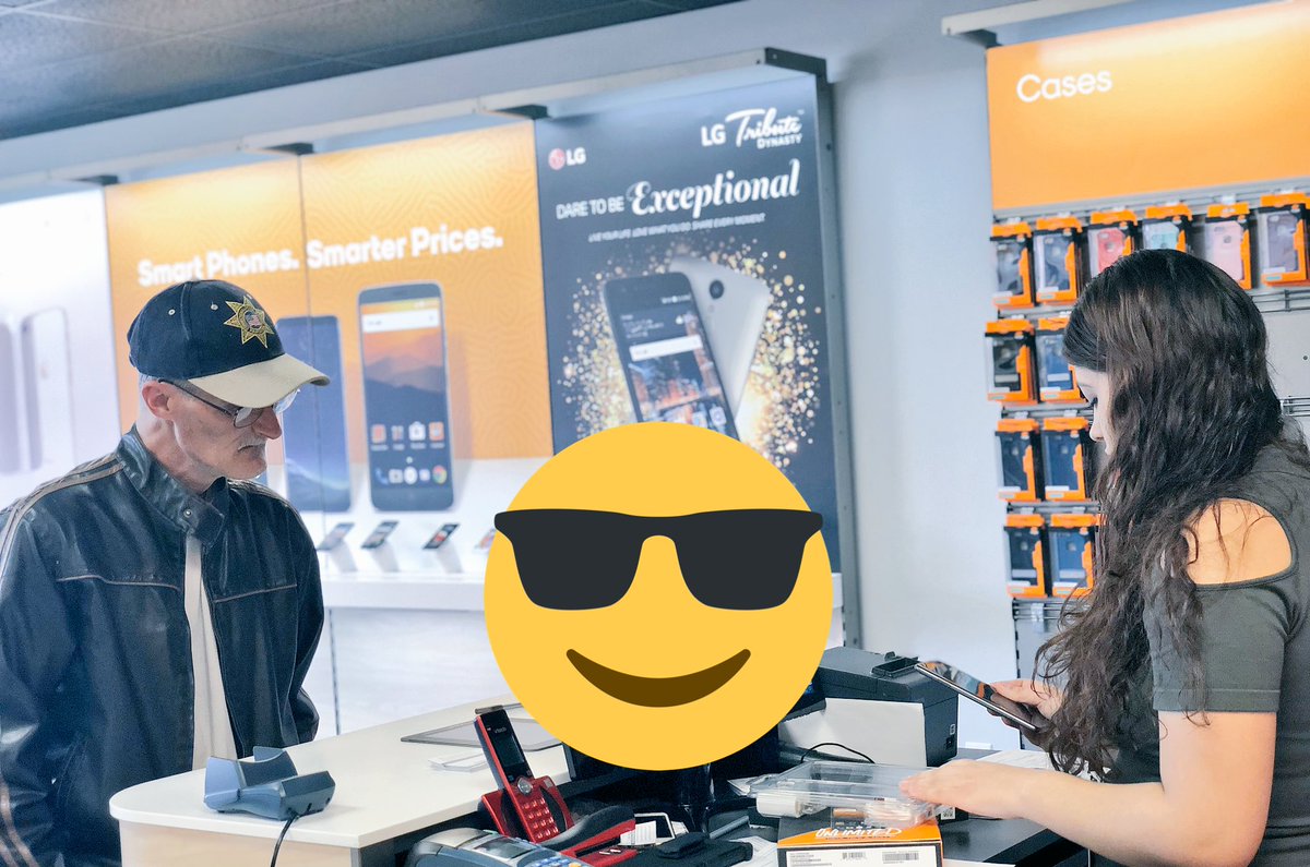 CellularXperts_'s tweet photo. Jacqueline giving the best customer service to this awesome man!!! #respect #weloveourveterans any day is a good day to show them how thankful we are for their service !! 🤗🙏🙌🏼@shawnatspg @Ashley_spg @Allison_AWi @ThomasSPG @Jmescellularxp1 https://t.co/TKiTZfnOyk