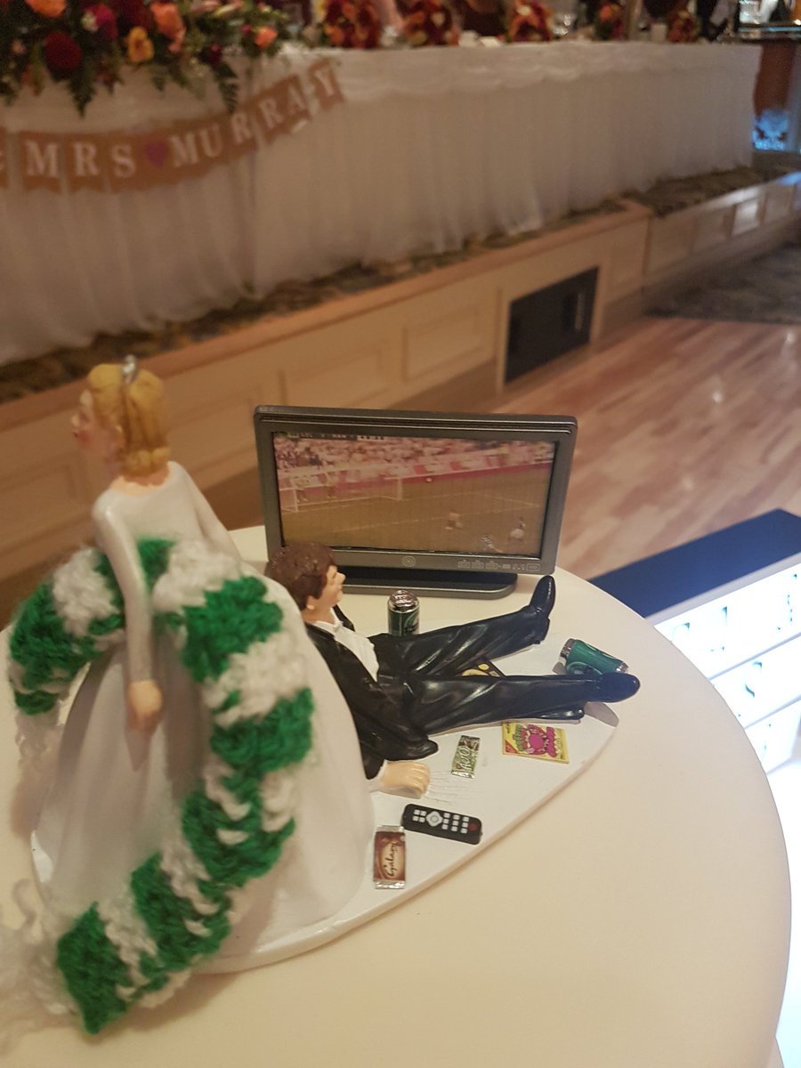 murraybhoy88's tweet photo. Our @CelticFC inspired wedding cake topper.
 #Celtic https://t.co/vEMjUNqkDY