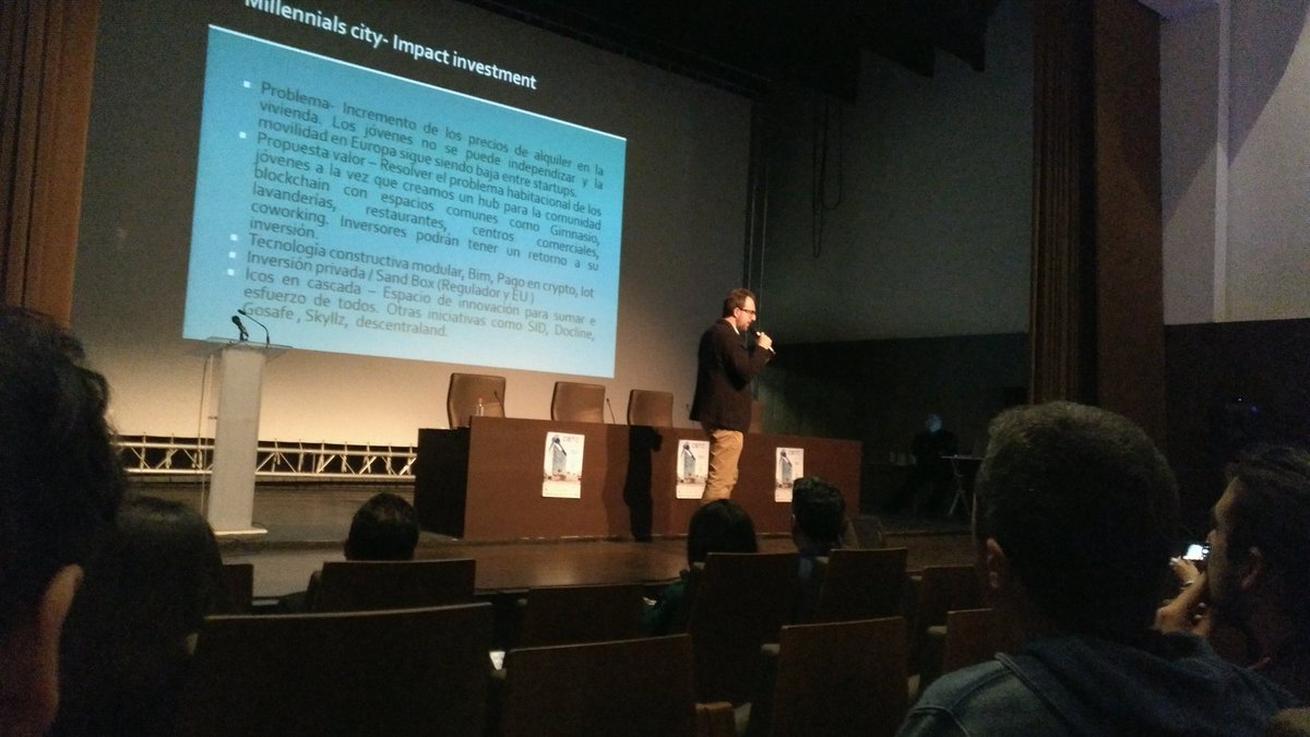 asesordebolsas's tweet photo. @vicente_o hablando del negocio inmobiliario, proyectos, ICOs, Congreso Internacional Blockchain en Motril #CIBTC #CIBTC2018 https://t.co/renASeVGn5