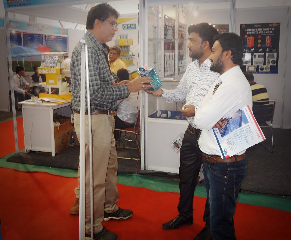 iamzeeali's tweet photo. @globus_labs  #SapBusinessOne team in action at #indexpo Jamshedpur. #Day2 
@AzaharAhmad01 @resham_gl @shahnawazk750 @anil_marali @satishkumarm @Kapil_shine @miteshrgandhi https://t.co/UnAyd0Y4LJ