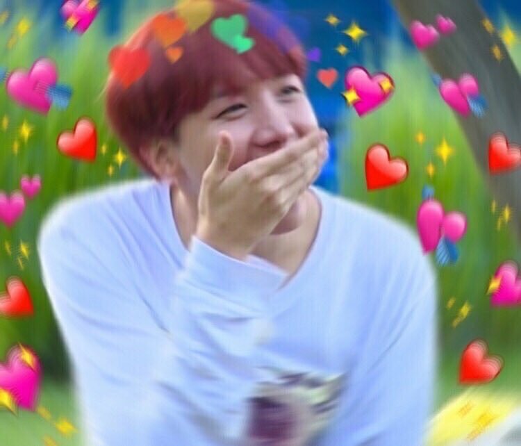 MatchaGloss's tweet photo. @flirtaus @BTS_twt We love a supporting mom https://t.co/joYDAhvlVT