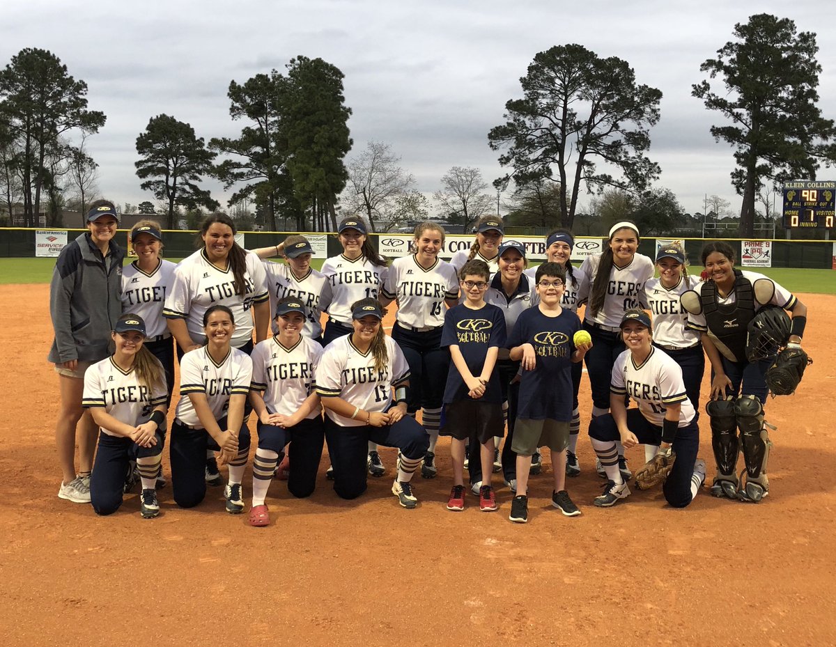KCTigerSoftball's tweet photo. We had some very special honorary players for SENIOR NIGHT to throw out our 1st pitch. Jason &amp; Jacob did an amazing job and even helped out with calling pitches! Blessed to have such great kids to be apart of our journey! @KleinCollins https://t.co/ayEnFaZIOA