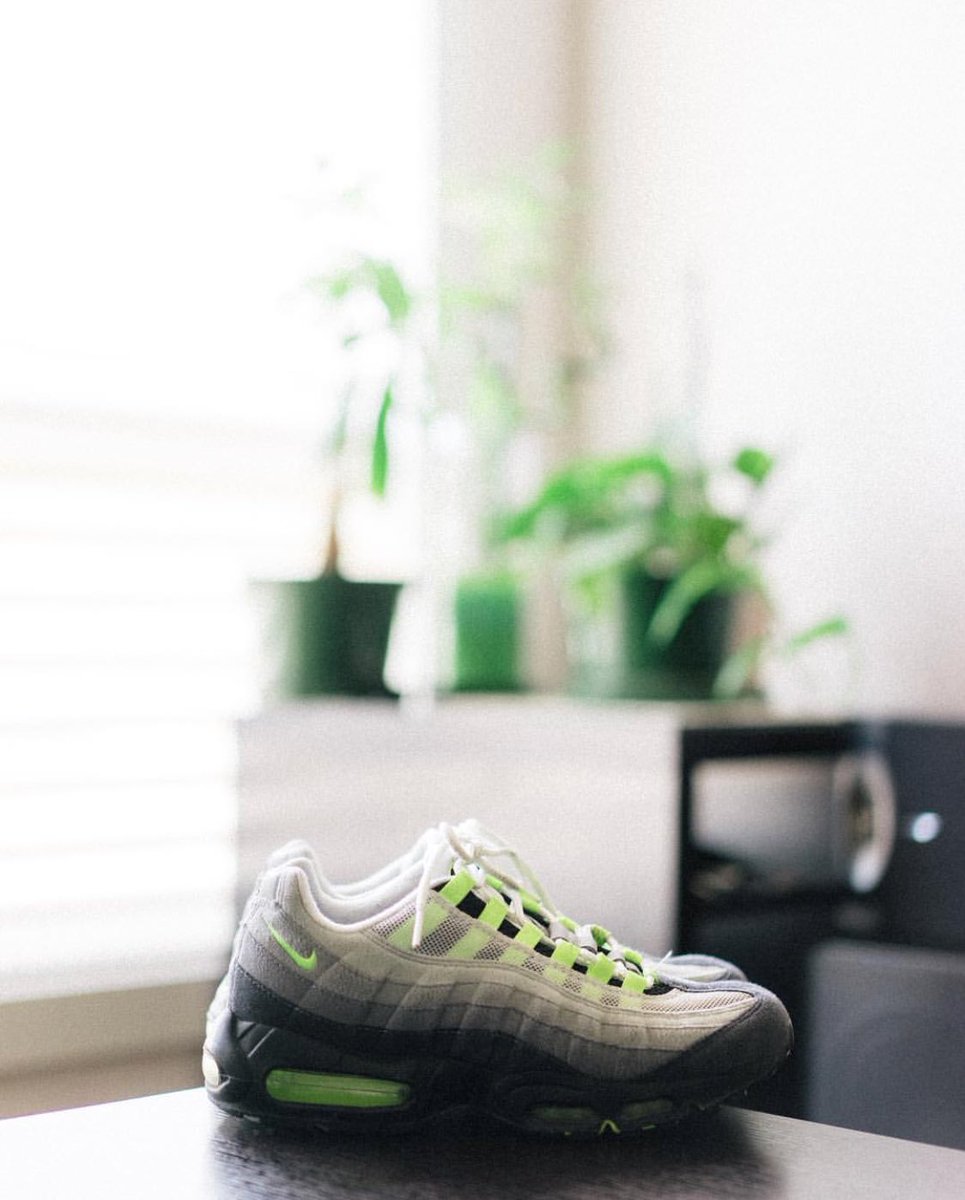 Throwbacking_'s tweet photo. That classic fade 📶
#Throwbacking https://t.co/fxveeKUK0A