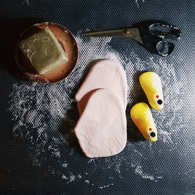 musiumuse's tweet photo. Calm evening to do some job while my girls are watching a cartoon they deserved 😏
#feltmaking #babybooties #dhgwool #purewool #extrafinemerino #palepink #etsylithuania #etsyorganizedneatly #shoelasts #softbooties #babylayette #babyfashion https://t.co/3ZuLXVlYUy Calm evenin… https://t.co/jIHAqcwsQo