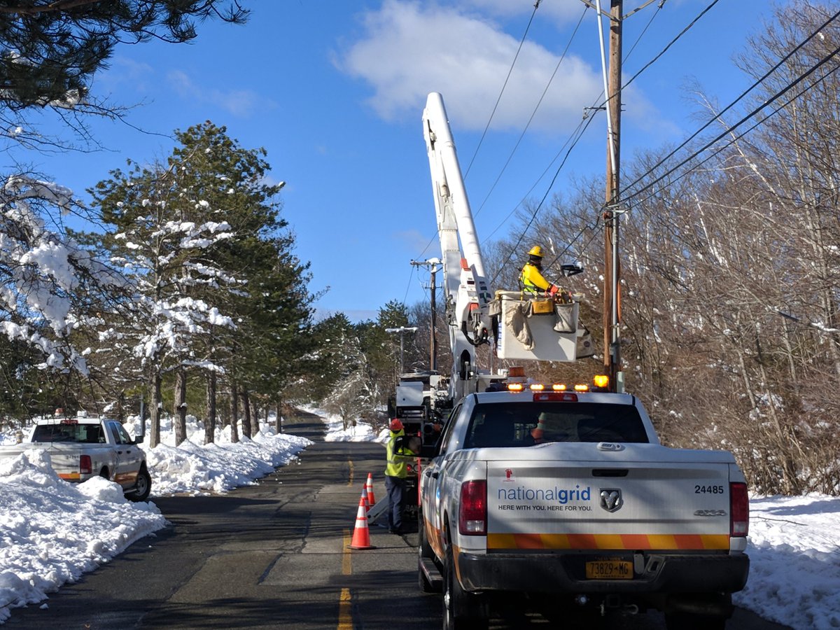 TewksburyPD's tweet photo. Utility crews from several eastern states and Canada continue to work around the clock restoring power in #Tewksbury. As of 12:15 PM, @nationalgridus reports 3141 customers (24%) remain without power. The police station remains open as a warming station for those in need. TPD21 https://t.co/UapMrGDMqj