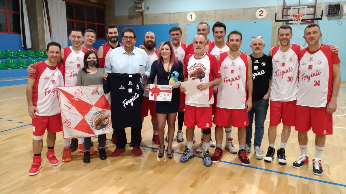 forgiatibk's tweet photo. I Forgiati cedono a Il Quartiere 45 a 60 , ma vincono la partita della solidarietá con la consegna di 500€ raccolti per la Lega Italiana Fibrosi Cistica #GoForgiati #UISP #Over40 #KnightsMaster #Forgiati4Life #insiemepervincere #lifc https://t.co/XUkwN2OrWW https://t.co/EtQgspPWFm