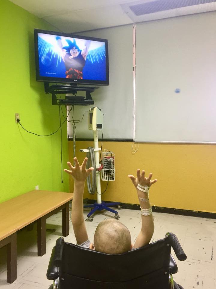 Goku's tweet photo. This is one of the most moving pictures I have ever seen. Stay strong, little guy. We are rooting for you! https://t.co/Kt8hvYtyuW
