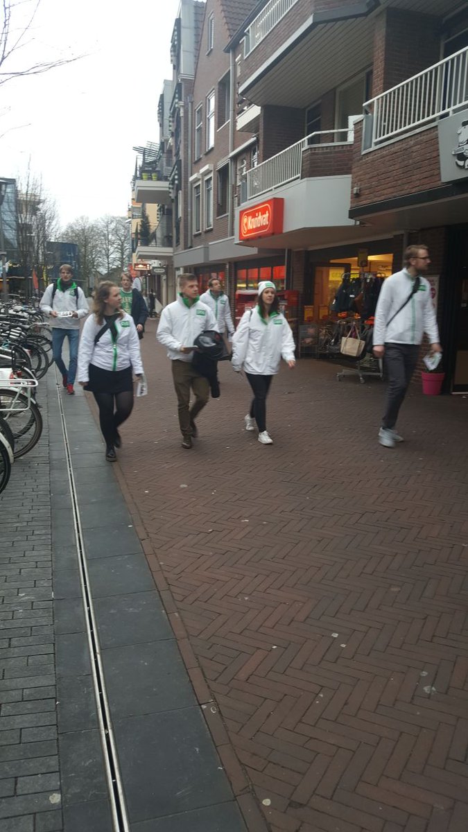 D66Wijchen's tweet photo. Bezoek van de talenten @d66route66 aan #Wijchen! 
Top dat jullie er waren!!! 💚
#GoedWijchen #D66krijgthetvoorelkaar #D66 https://t.co/C3aXhgqiqE