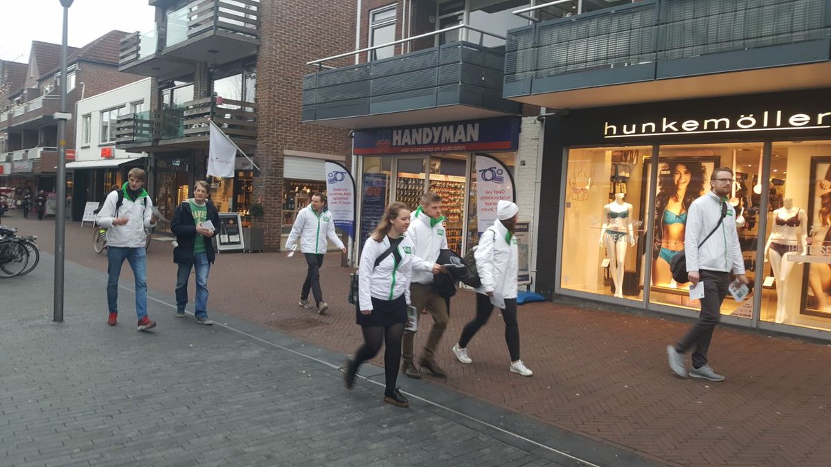D66Wijchen's tweet photo. Bezoek van de talenten @d66route66 aan #Wijchen! 
Top dat jullie er waren!!! 💚
#GoedWijchen #D66krijgthetvoorelkaar #D66 https://t.co/C3aXhgqiqE