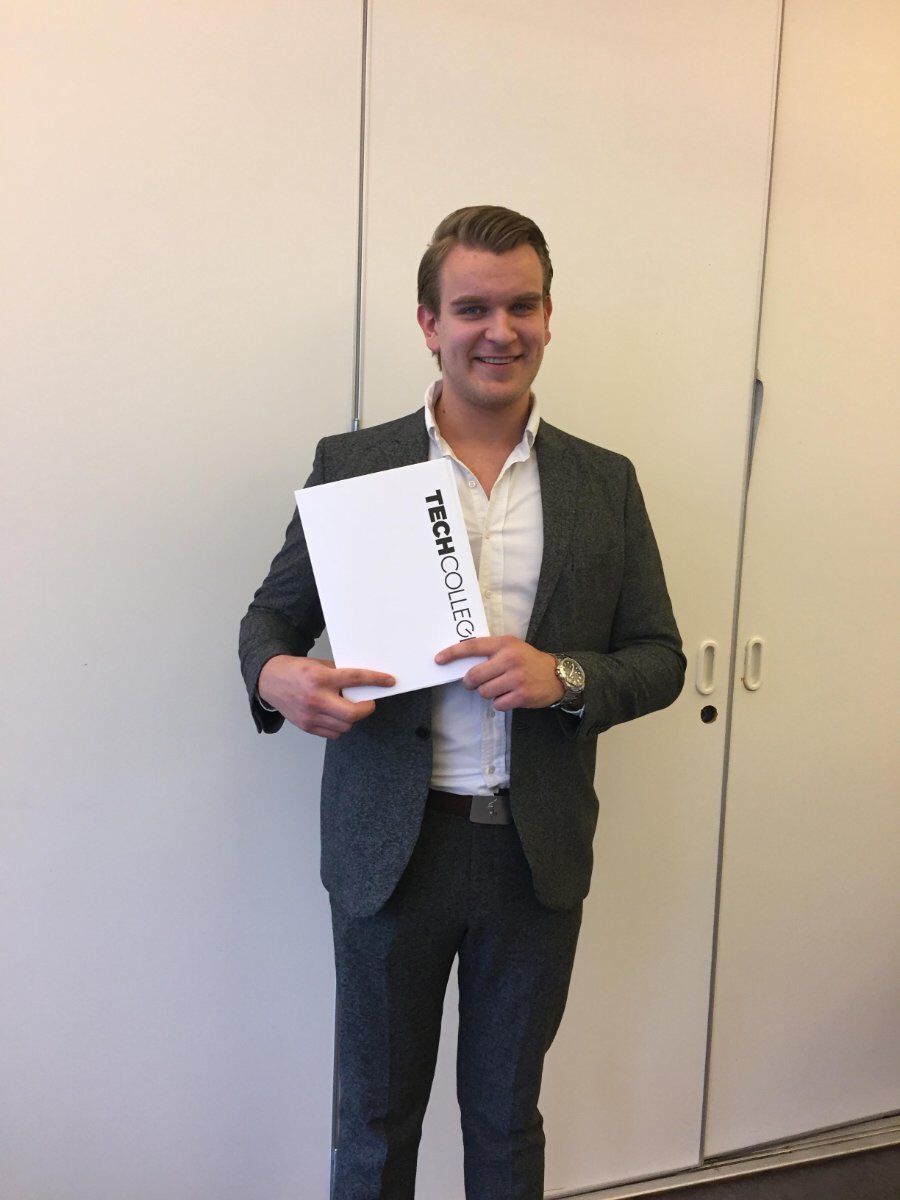 PoulKnudsgaard's tweet photo. Tillykke til vores dygtige industriteknikkerlærling Nikolaj Smedegaard Jacobsen med det flotte 10 tal til svendeprøven.#faglært #elevpåtoppen #mandieselturbo #Frderikshavn https://t.co/CrCI5O5PhD