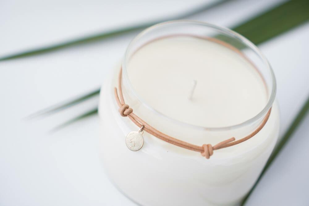 When you can't go to the beach, bring the beach to you. 🌴 

The lime-coconut fragrance of our 30A SOL candle sends your senses straight to paradise >> shineonliving.com/shop/30a-sol-c…

#shineonliving #shineon