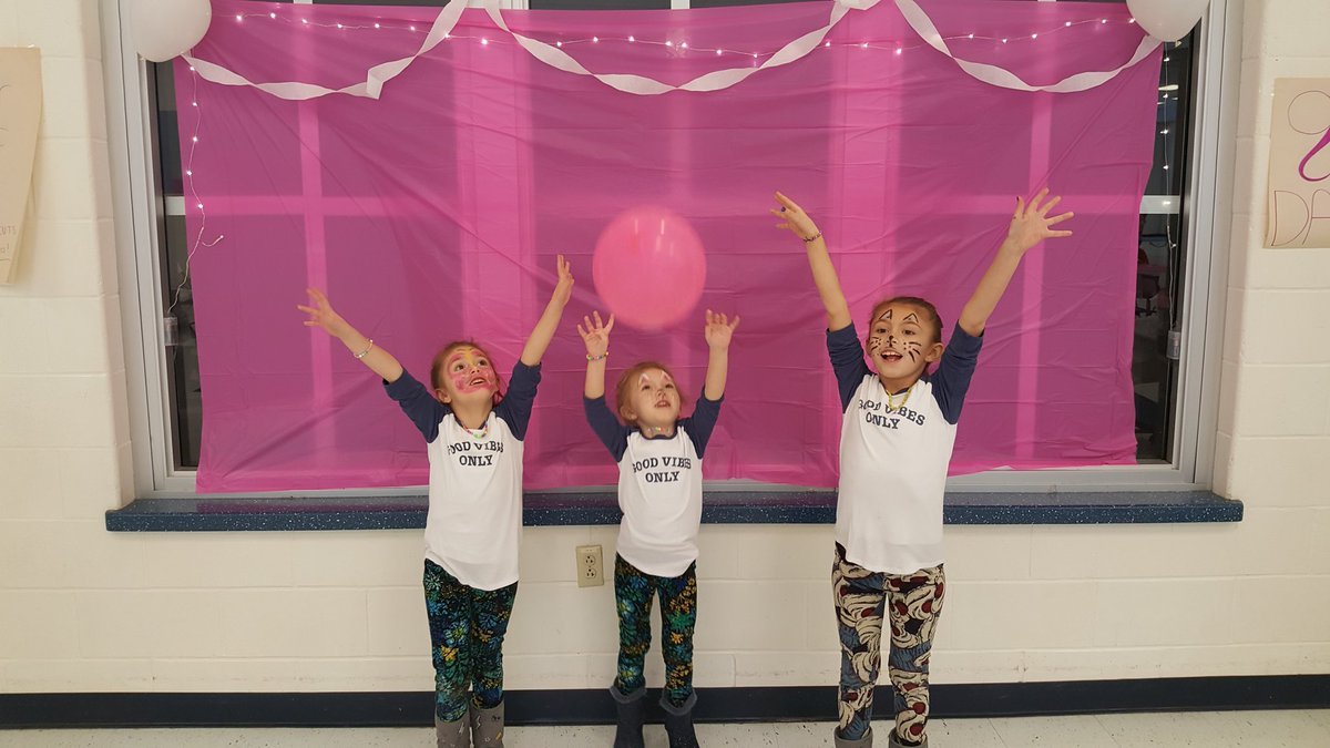 MrKavcak's tweet photo. Thank you @wh_peer for a great afternoon at Glam Day! My daughters loved it! #WHRHSPRIDE https://t.co/3uwY2THt5x