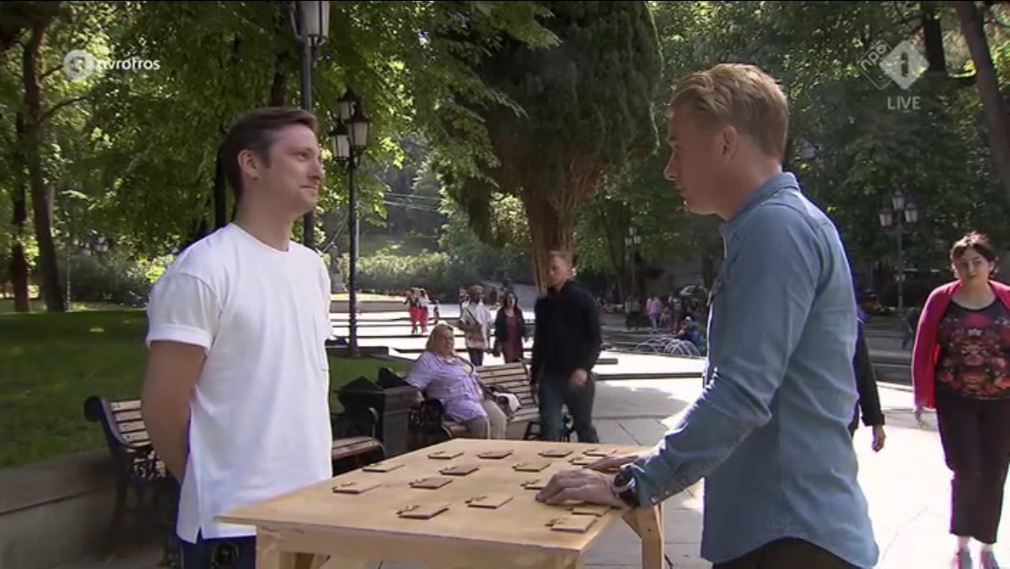 marjolijnvdg's tweet photo. We zaten op Twitter allemaal te zoeken naar mensen met een verdachte vermomming, maar de mol was gewoon NIET vermomd. 😱 

#widm #wieisdemol https://t.co/Oaw2z9yHIG