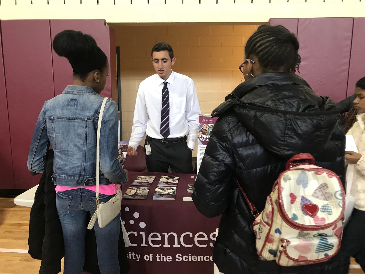 Blondell_RB's tweet photo. #stepintocollegephilly College Fair where students have an opportunity to talk one-on-one with colleges and universities about scholarships, financial aid, college application process and available programs. https://t.co/sLpvXkLCxm