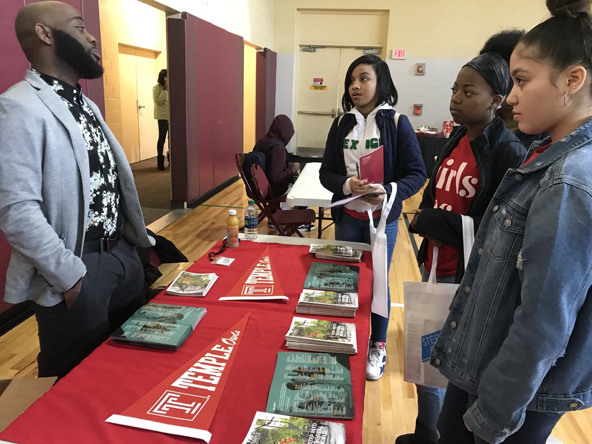 Blondell_RB's tweet photo. #stepintocollegephilly College Fair where students have an opportunity to talk one-on-one with colleges and universities about scholarships, financial aid, college application process and available programs. https://t.co/sLpvXkLCxm