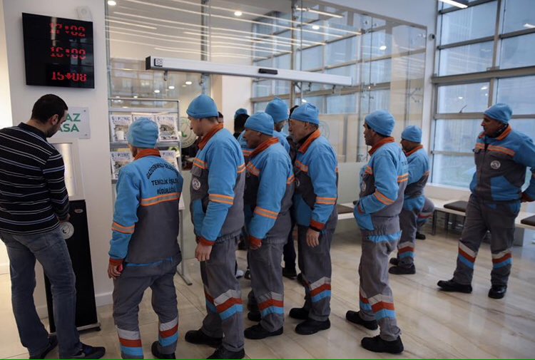 politikbaykus's tweet photo. Taşeron'a alınacak işçiler için yapılan sınavda;
"Cumhurbaşkanımızın kaç çocuğu, kaç torunu var?”, “Cumhurbaşkanımız nerelidir?”, “Cumhurbaşkanımız kaç yaşındadır?” gibi sorulara yer verildiği söylendi. https://t.co/0Mkogt0cnk