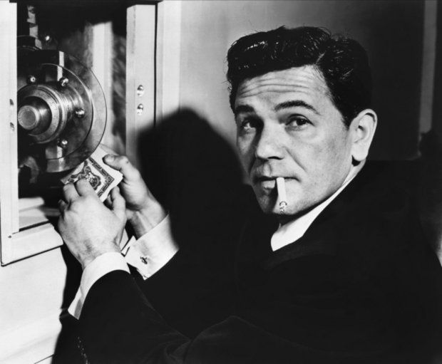TinseltownTwins's tweet photo. Happy US Paper Money Day. Pictured is John Garfield in Force of Evil (1948). #USPaperMoneyDay #PaperMoneyDay https://t.co/Iivt9b35qb
