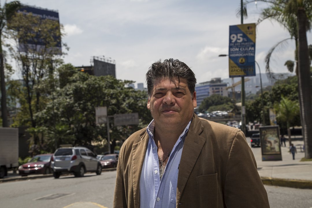 El médico Enrique Montbrun insiste que el sistema de salud “está en colapso, porque tiene muchos actores, y la Quinta República no resuelve el problema de la Cuarta República” bit.ly/2HnfV5L