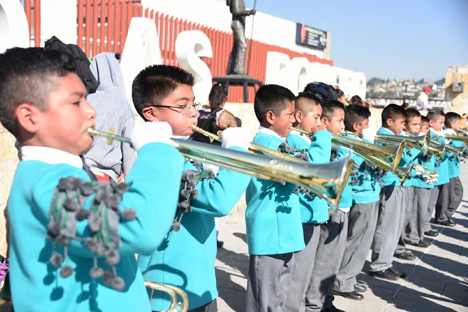 Chentito12281's tweet photo. En #NicolásRomero, se realiza el certamen estatal de Bandas de Guerra que organiza @antorchaedomx . Un evento que fortalece la unidad y la fraternidad los mexiquenses. https://t.co/FRNTDmvGCd