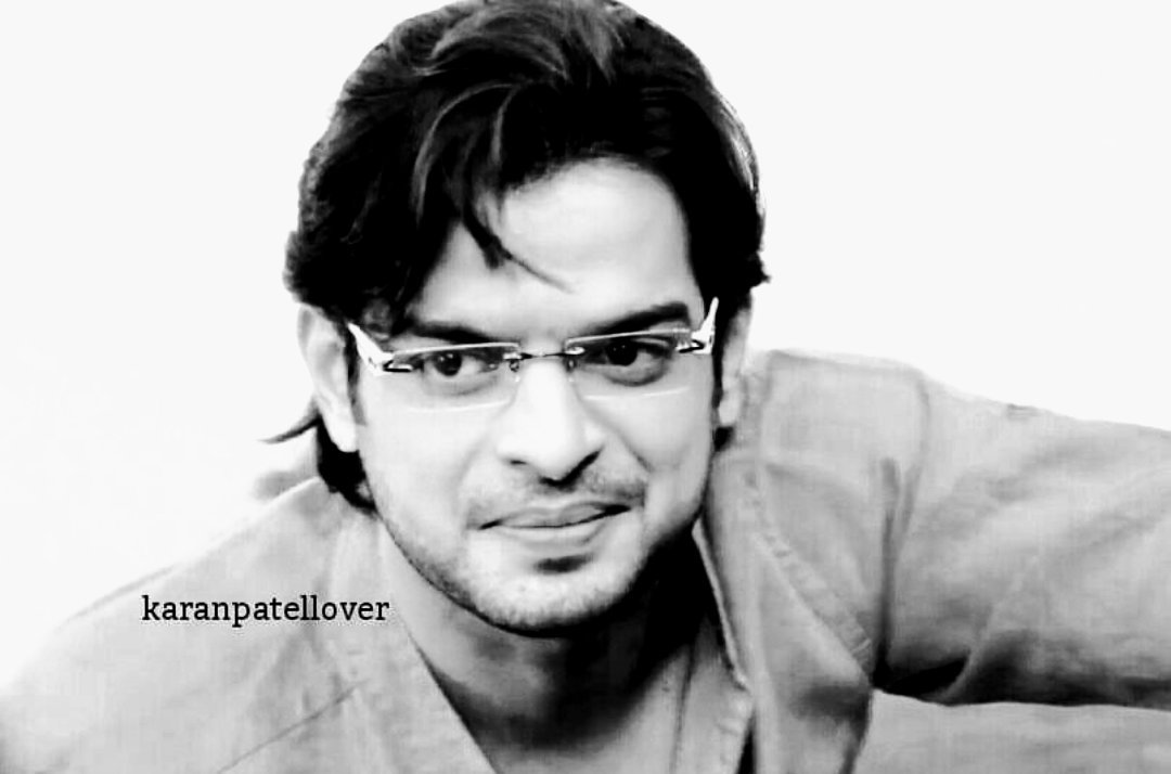 chitrakshi_21's tweet photo. #KaranPatel with #SargunMehta
#TMLS...
They make an awesome drool worthy couple..
This look of kp...is...😘😘😍😍💕🙈
#littlelongHAIRS... These #glasses suits him so well...💓💓
#hisring..
Everything is just bang on..
#KPwithSargun
PC: Insta(karanpatellovers) https://t.co/YcTlH37I6i