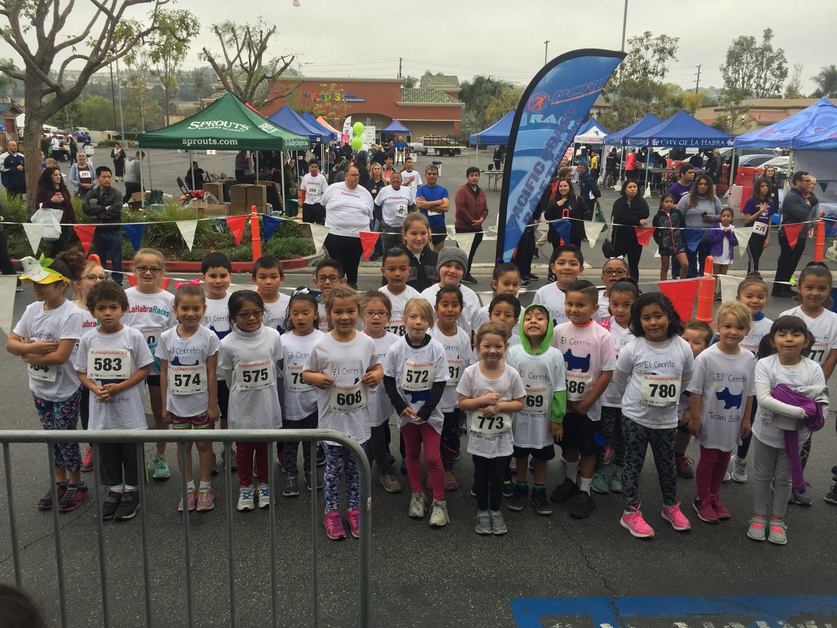 elcerritolhcsd's tweet photo. Our largest group yet! Way to go Team Scottie! We are so proud of all of you! #lahabraraces #lhcsd #1team1vision https://t.co/ewsUe1W3vn
