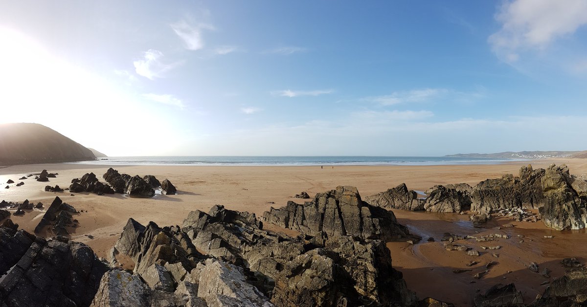 WildseaFruit's tweet photo. Delivering packs of Raspberry Splash to Putsborough definitely has its perks!
#beach #devon #splash #sea #coast #wildsea #raspberrysplash #putsborough #woolacombe #bluesky #view #devon #uk #westcountry #bestbeach #nofilterneeded https://t.co/o9Mp7gPzqn