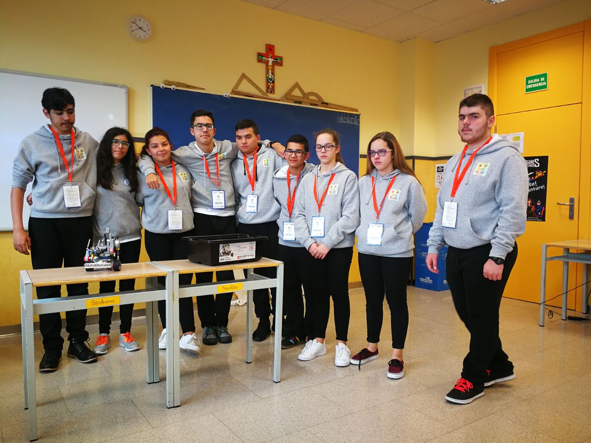 FLLCanarias's tweet photo. Mientras que #Cintegra también presentó su proyecto "Smart Water": una aplicación con un medidor de caudal y un sistema de redirección del agua, conectado a través de internet y con inteligencia artificial #FLLCanarias https://t.co/W9jayuk16s