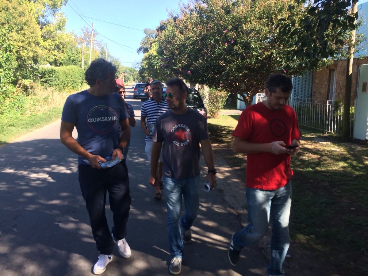 Horacio_Prada's tweet photo. Recorriendo las calles de Villa Elisa #TimbreoNacional Escuchando a los platenses para seguir creciendo #CambiandoJuntos @JulioGarro https://t.co/C2gqZo0EJ8