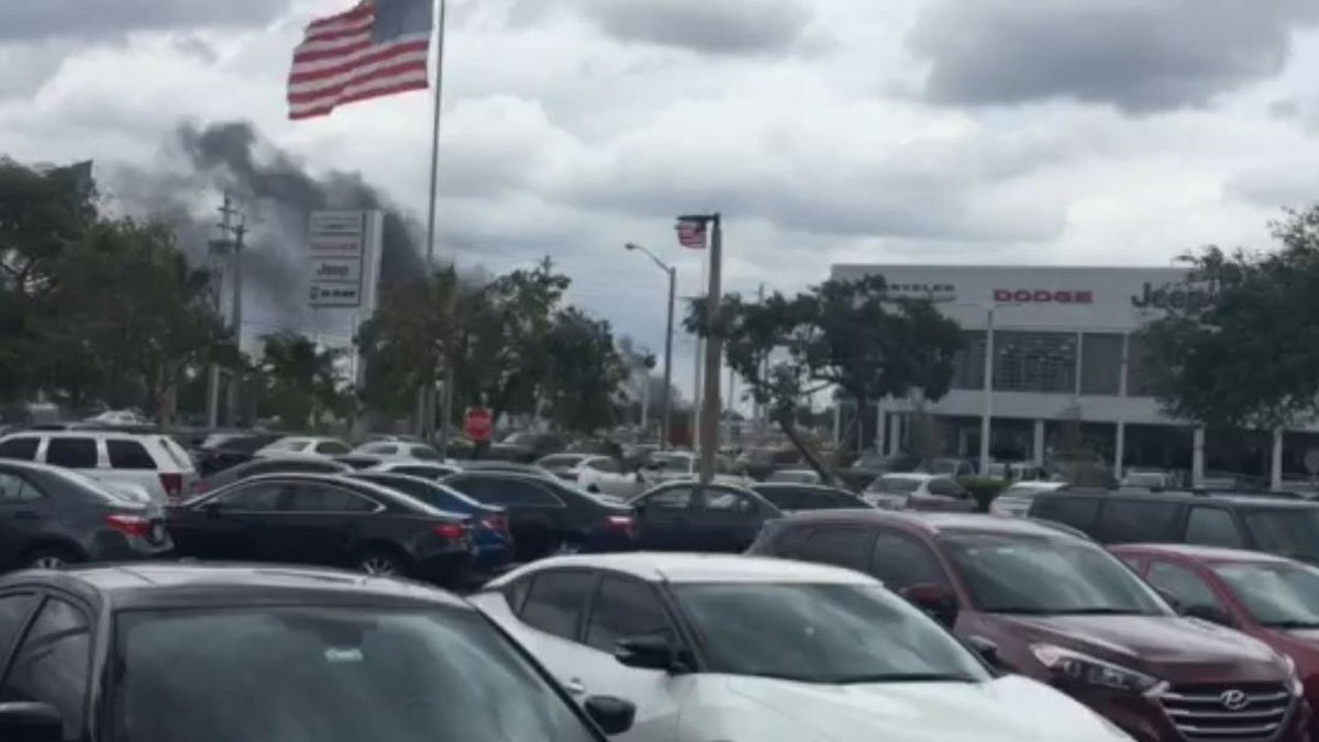 #BREAKING Warehouse catches fire in northwest Miami-Dade County bit.ly/2Dh1pdc https://t.co/5XJv9RF9N5