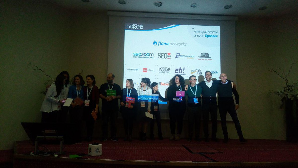 Con questa immagine si è conclusa la seconda edizione dell'evento  😊 Qui tutto il social team con organizzatori e presentatore. 
#inbound18 <a href="/Inbound_Event/">Inbound Strategies</a> <a href="/idibiasi/">Ivano Di Biasi</a> <a href="/IvanCutolo/">Ivan Cutolo</a> <a href="/zanzottera/">Paolo Zanzottera</a>