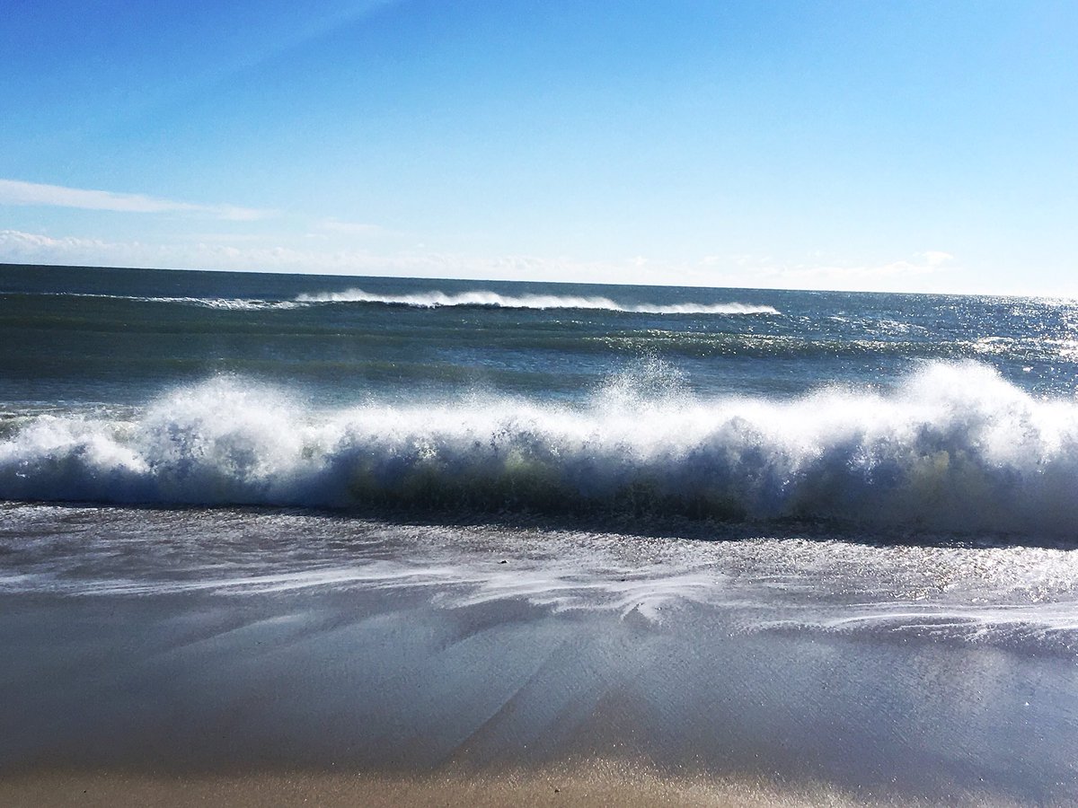 RachieRach1992's tweet photo. The ocean is still mad. #stormriley https://t.co/5eJmtUjPv5