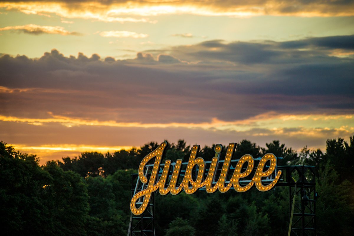 Electric_Forest's tweet image. Under the sun, under the moon, Jubilee's magic will come to us soon. ☀️🌕 #ElectricForest