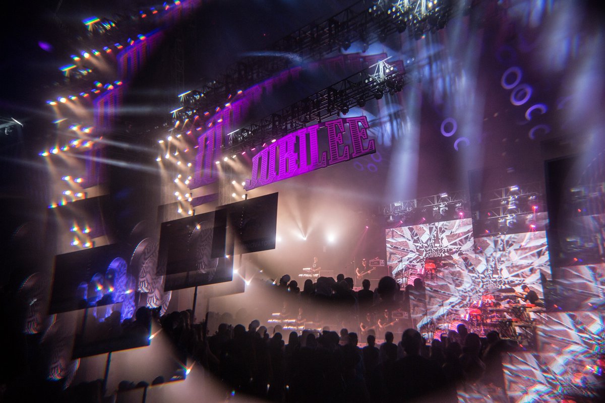 Electric_Forest's tweet image. Under the sun, under the moon, Jubilee's magic will come to us soon. ☀️🌕 #ElectricForest