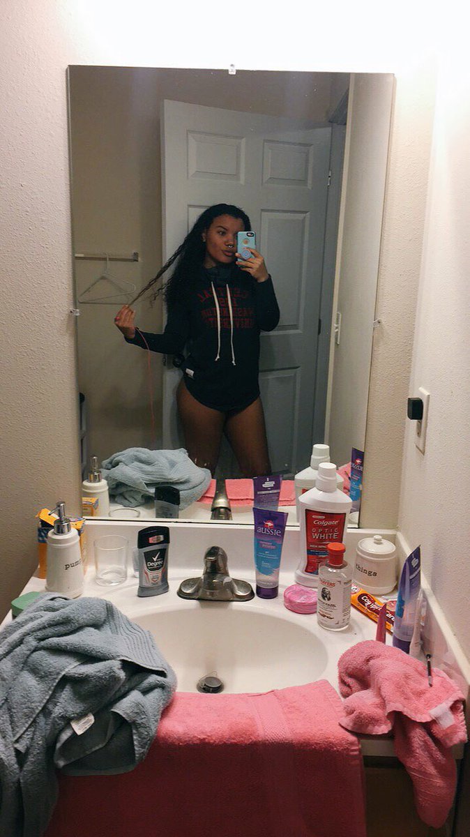 imaginaryIwt's tweet photo. girl, you’re thicker than a bowl of oatmeal 💗 https://t.co/82vjxBYjJs